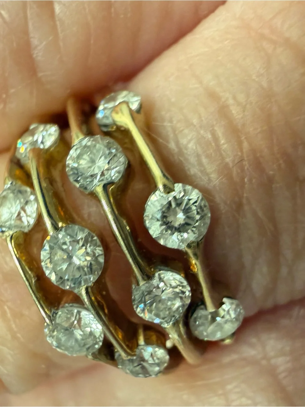 14k Gold  Women's Ring size 6  Round diamonds