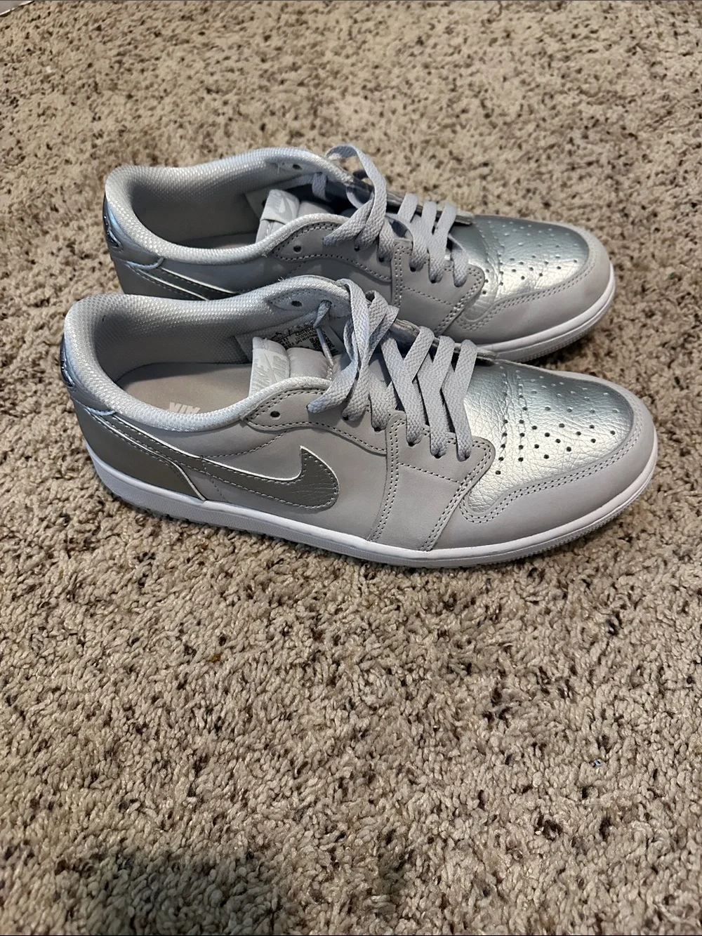 Nike sleek low