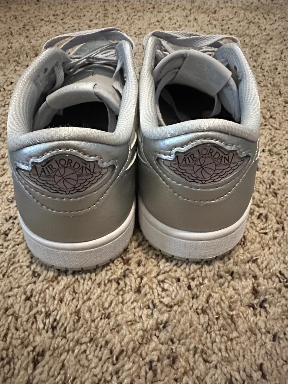 Nike sleek low