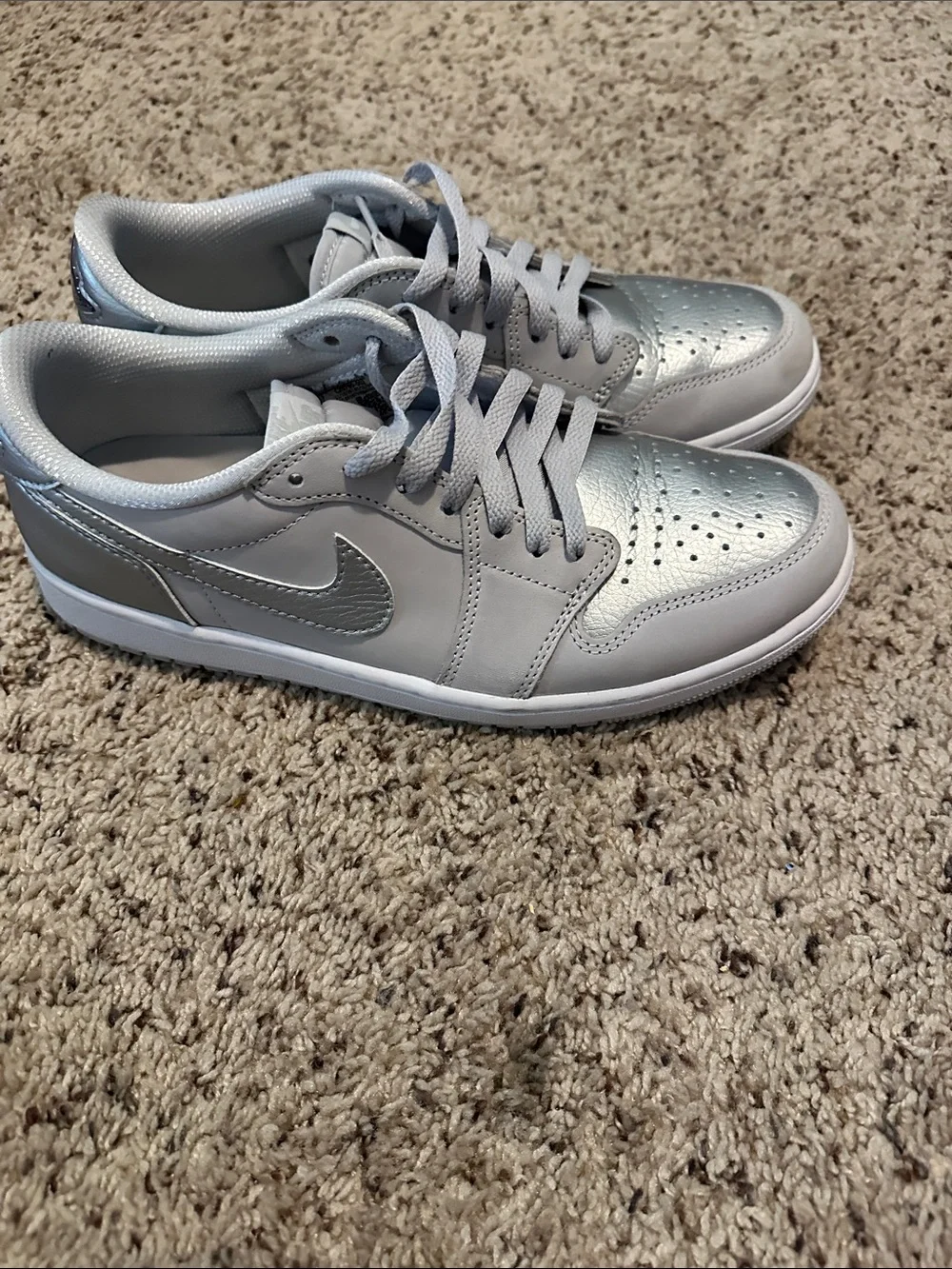 Nike sleek low