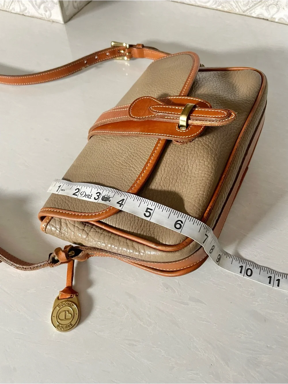 Dooney & Bourke piece shape measurement