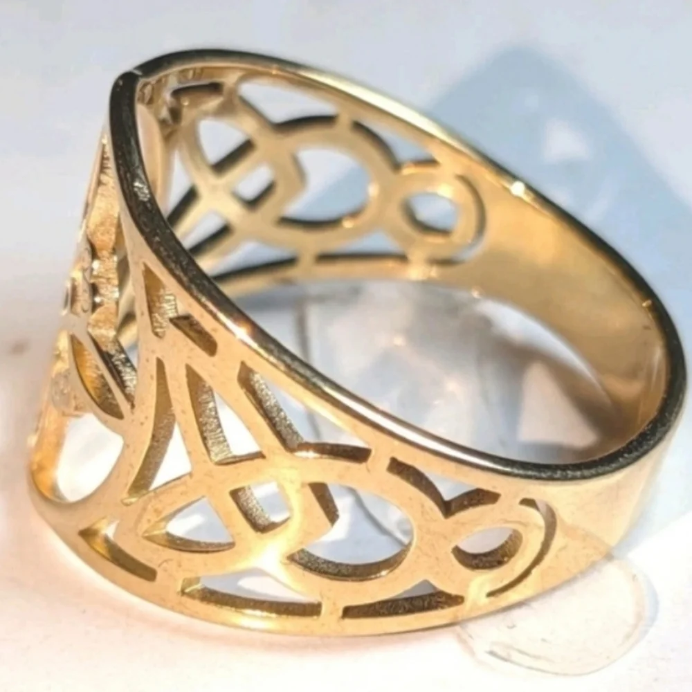 boutique elegant gold