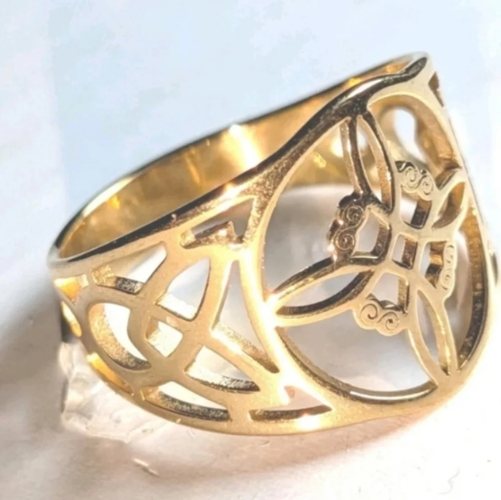 boutique elegant gold