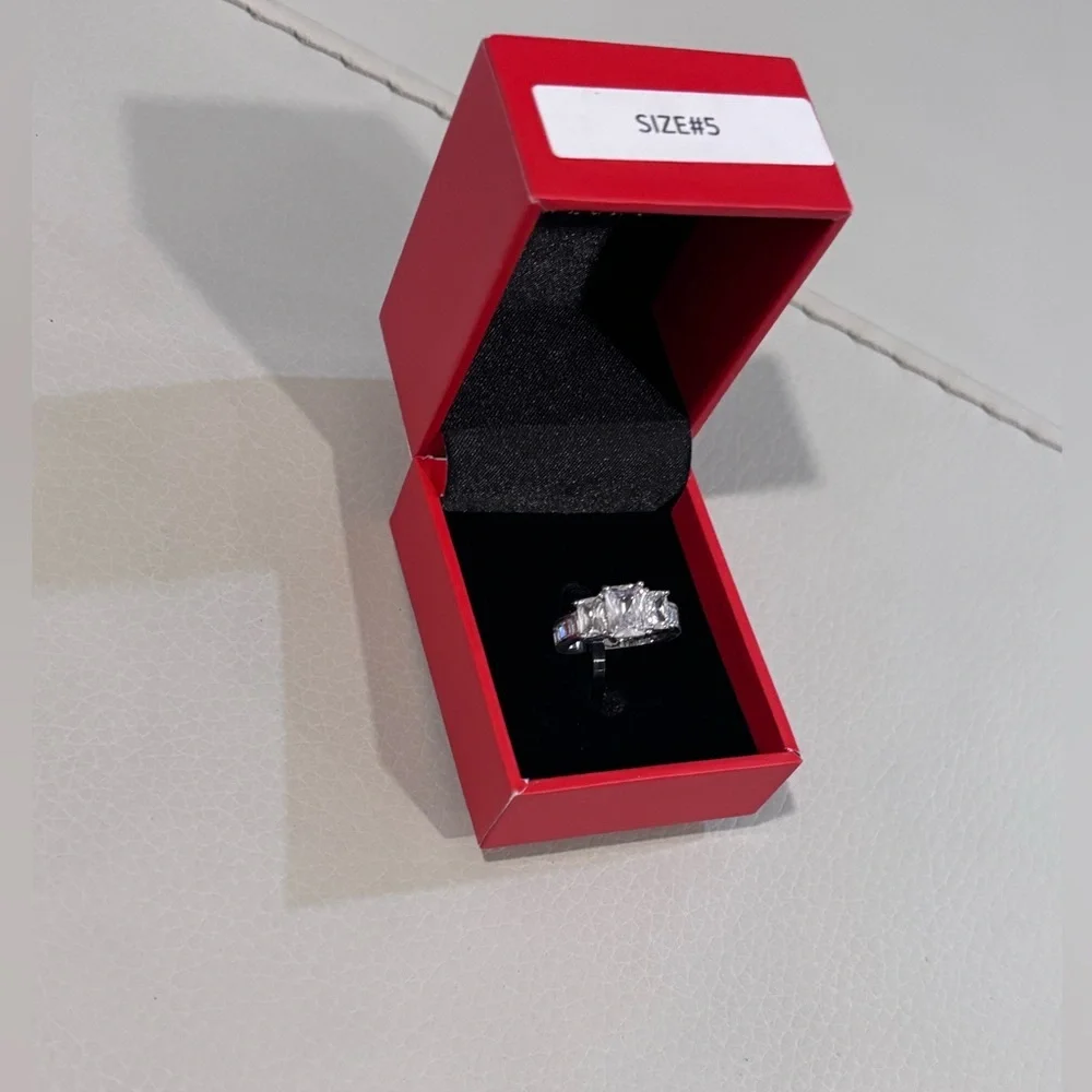 Peermont Jewelry ring baguette