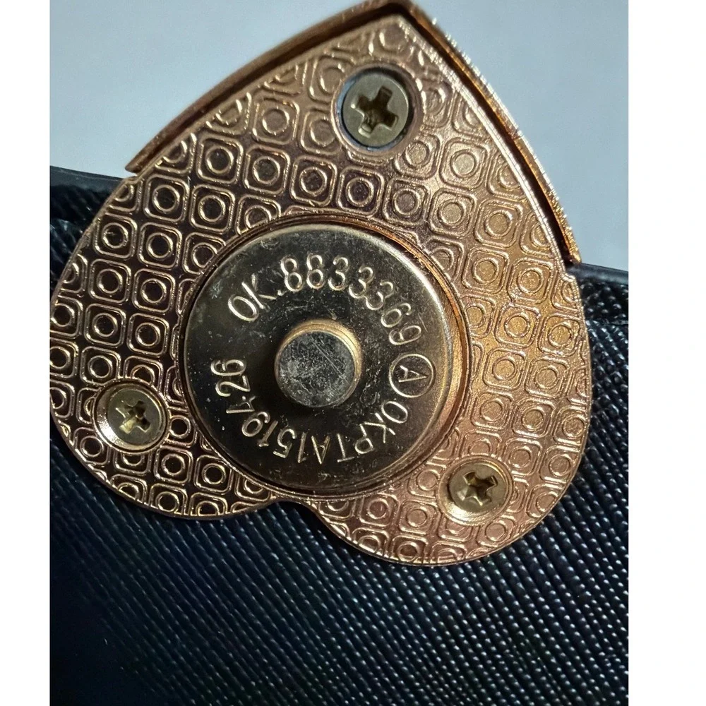 Unbranded structured crossbody