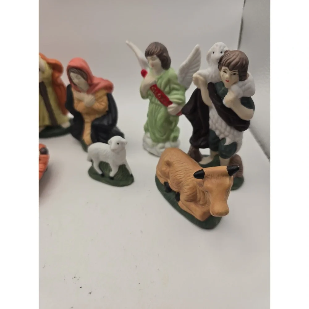 Vintage Christmas  Porcelain Nativity Scene 11 Piece
