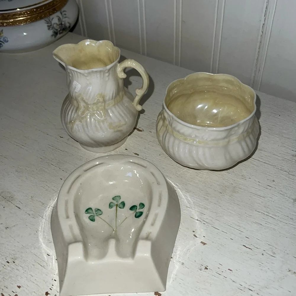 Lot 3 Vintage Belleek horseshoe ashtray creamer & vase