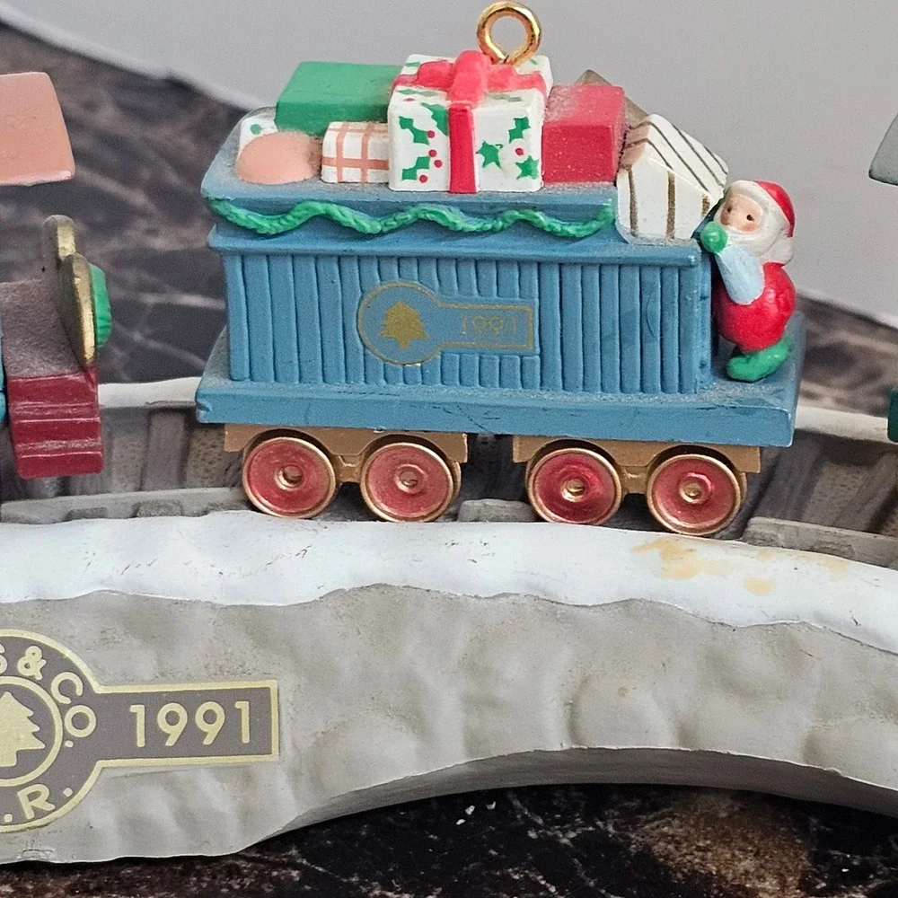 Hallmark claus nostalgic