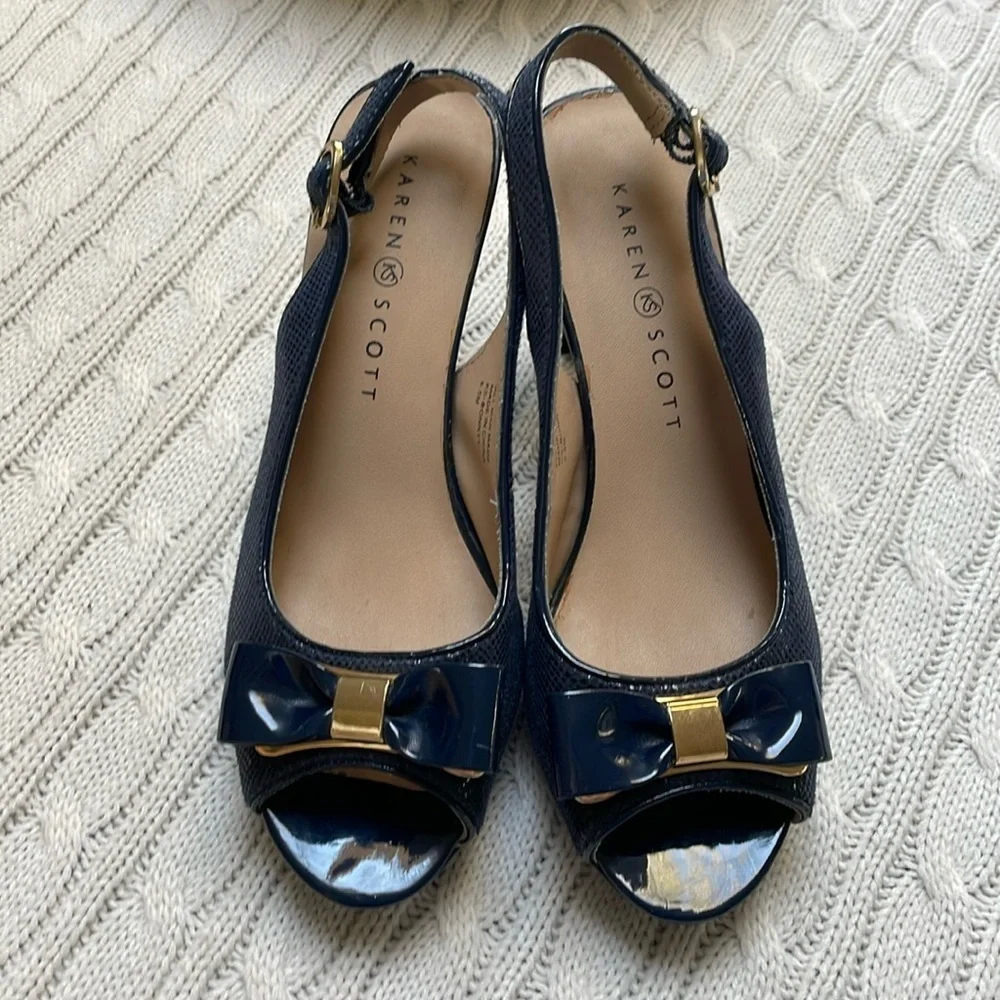 Karen Scott Sz 6.5 navy sling back high heel. Open toe bow 3.5” heel Bonny
