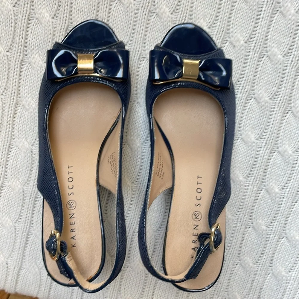 Karen Scott Sz 6.5 navy sling back high heel. Open toe bow 3.5” heel Bonny