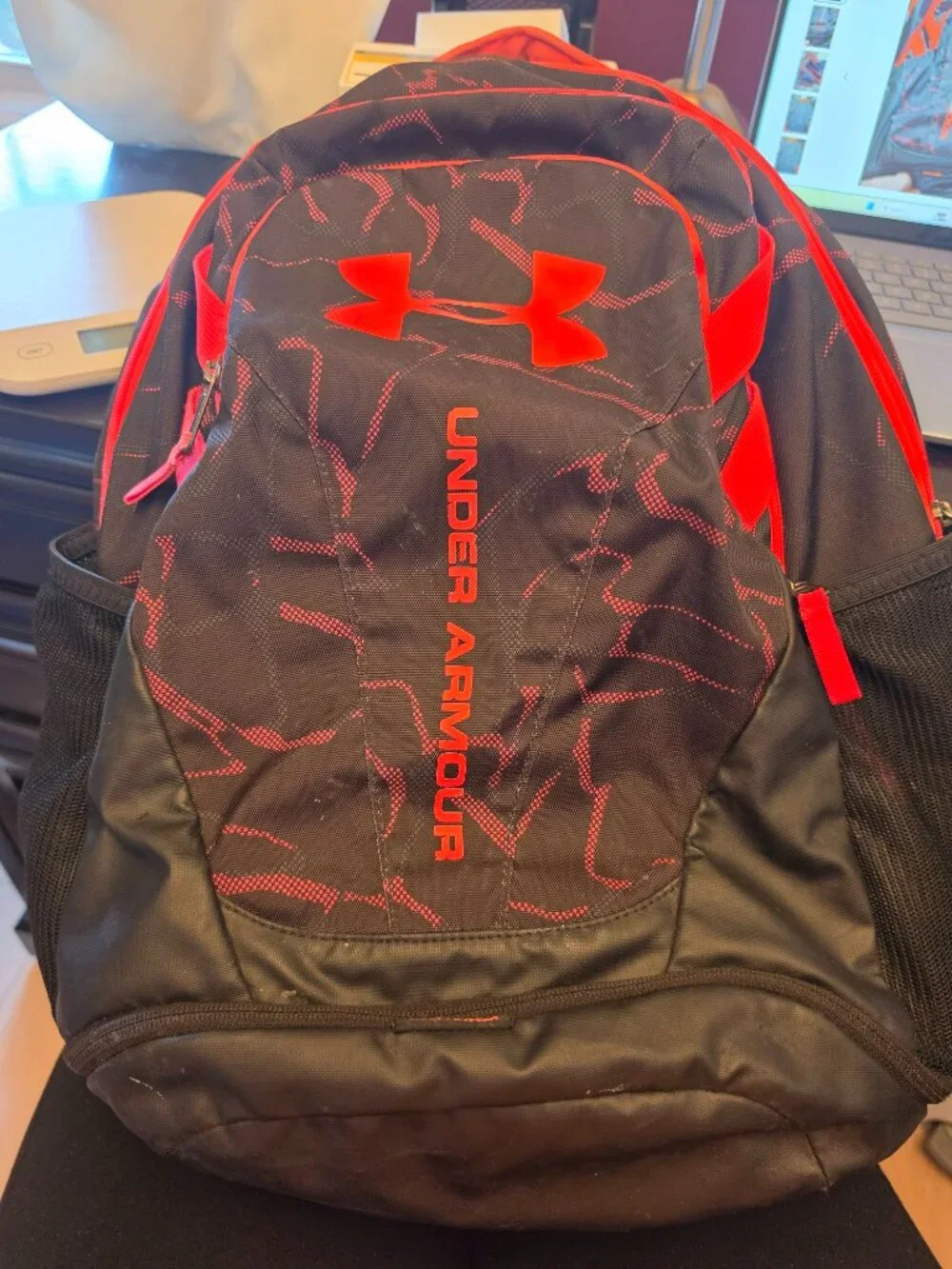 UNDER ARMOUR STORM BACKPACK-WATER RESISTANT MATERIAL PADDED STRAPS-UNISEX Laptop