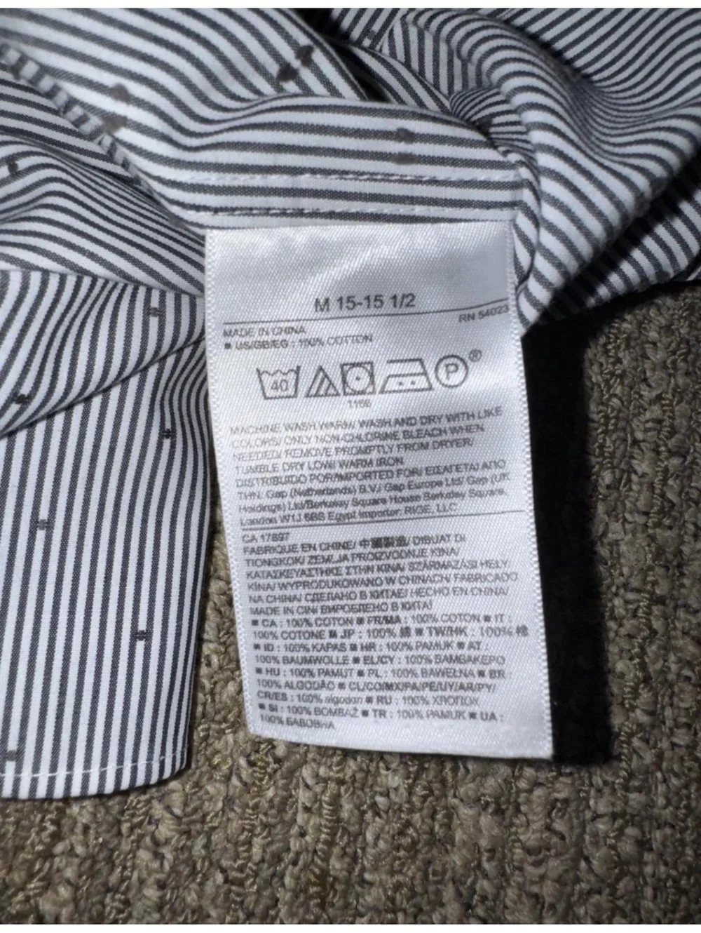 Men’s Banana Republic striped button up shirt Size Medium