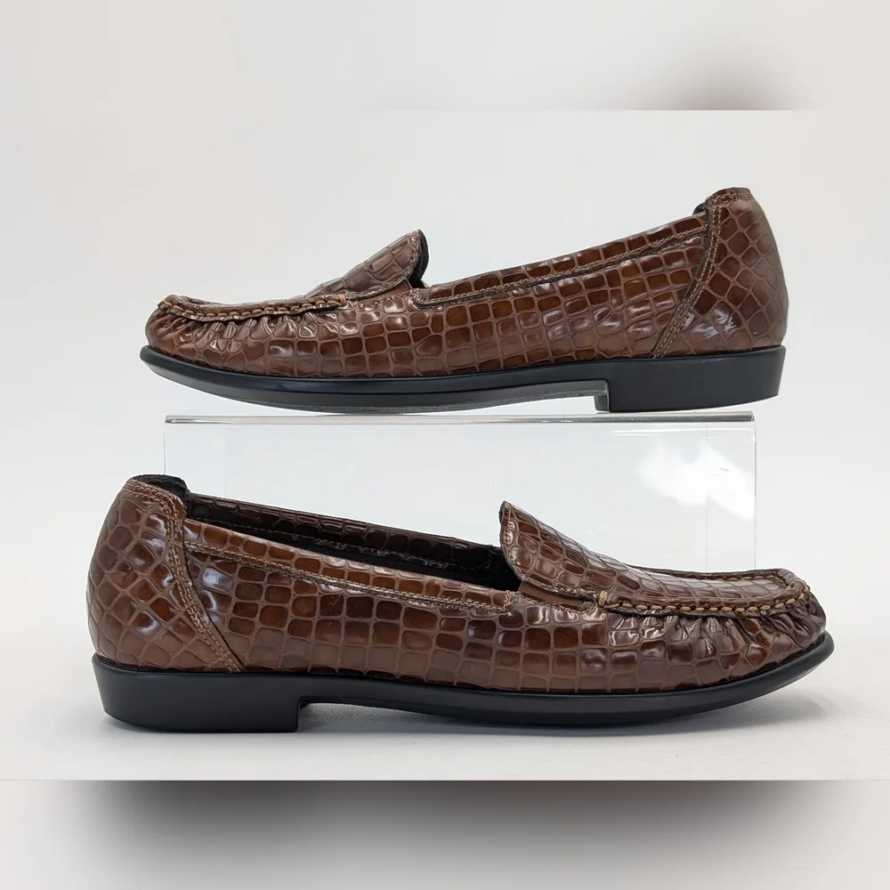 SAS Joy Women's Sz 8.5N Crocodile Pattern Cognac Brown Tripad® Technology Loafer