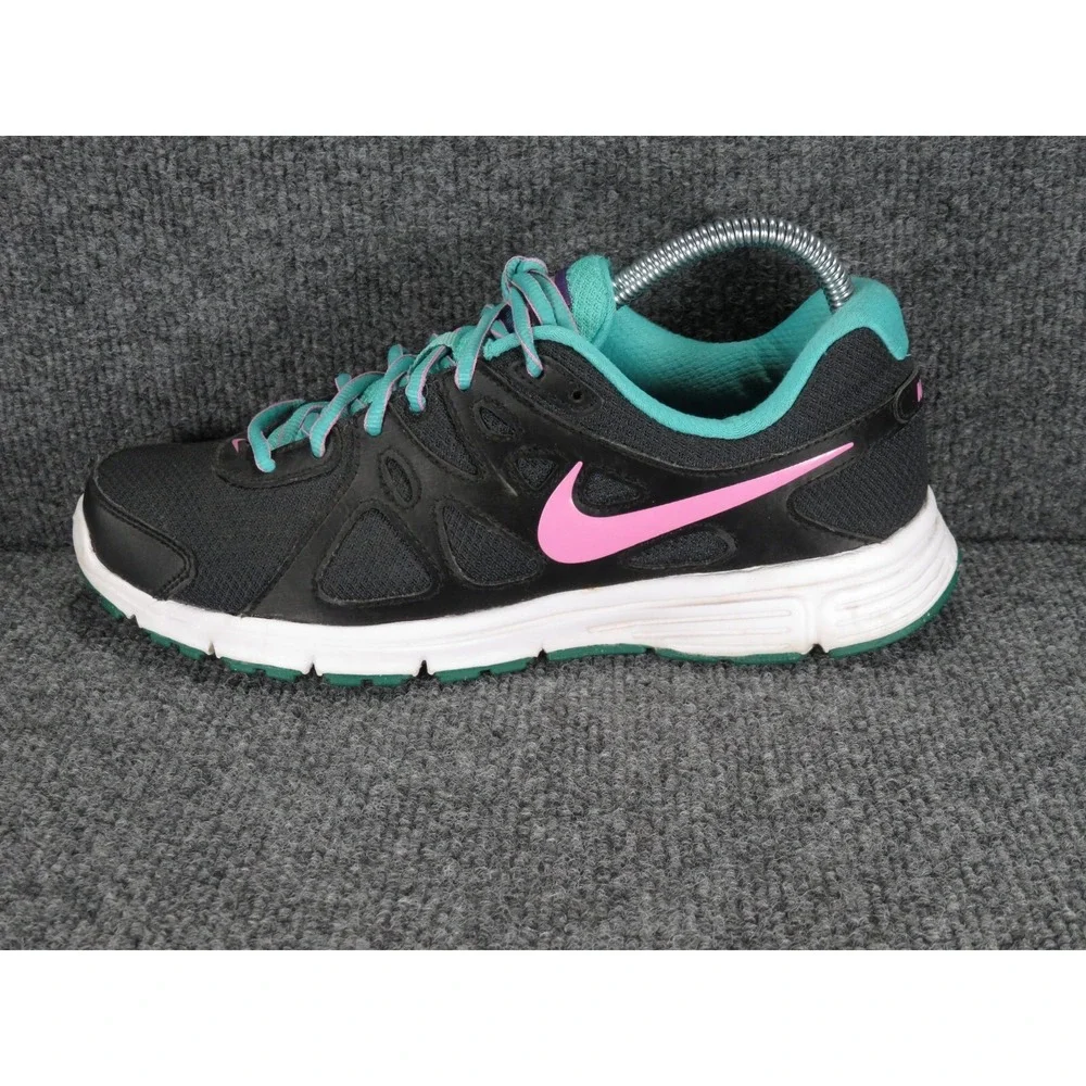 Nike revolution women