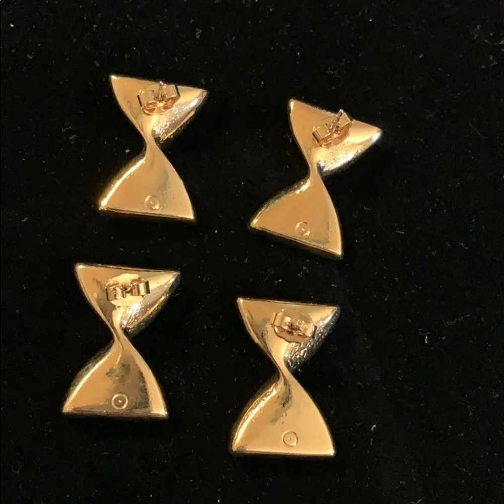 Retro Twist Post Earrings Goldtone