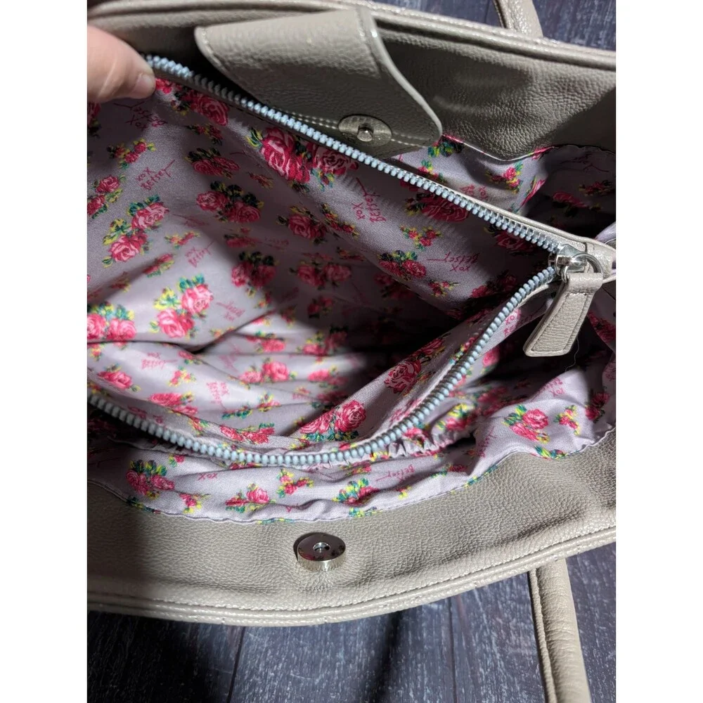 Betsey Johnson betsey johnson