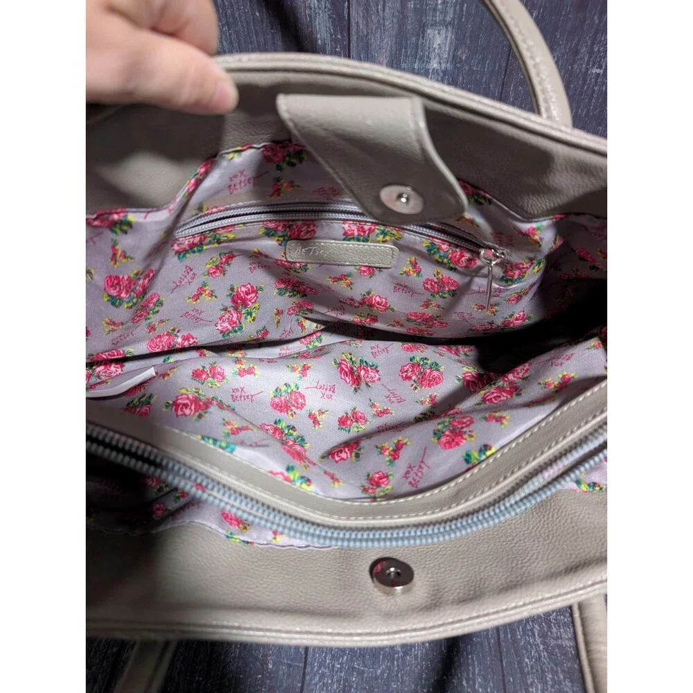 Betsey Johnson betsey johnson