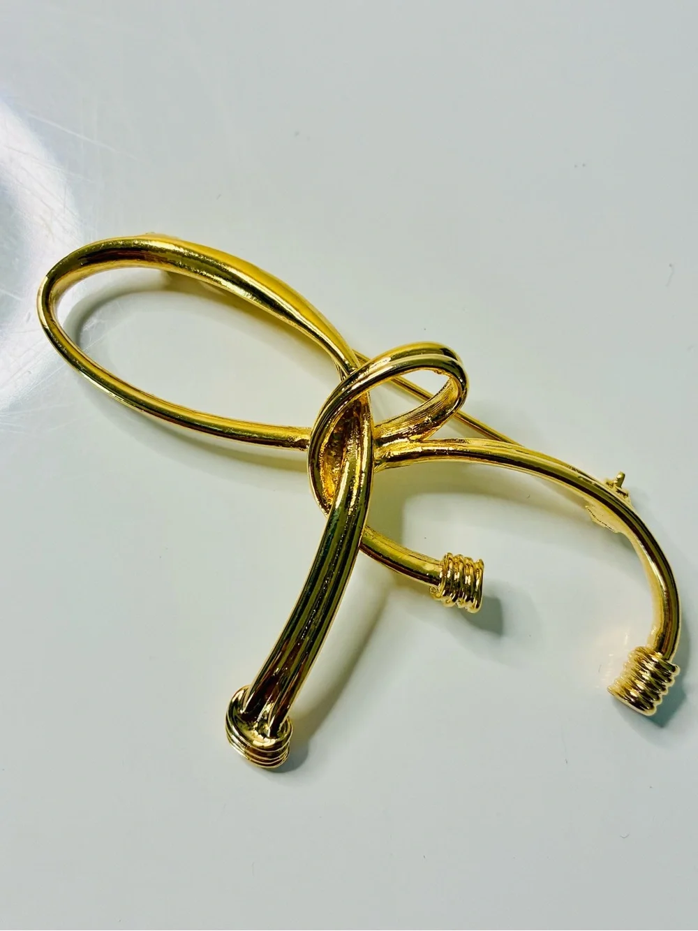 VTG 90s Classic Gold Tone Bow Knot Brooch Oversized Classic and Timeless EUC