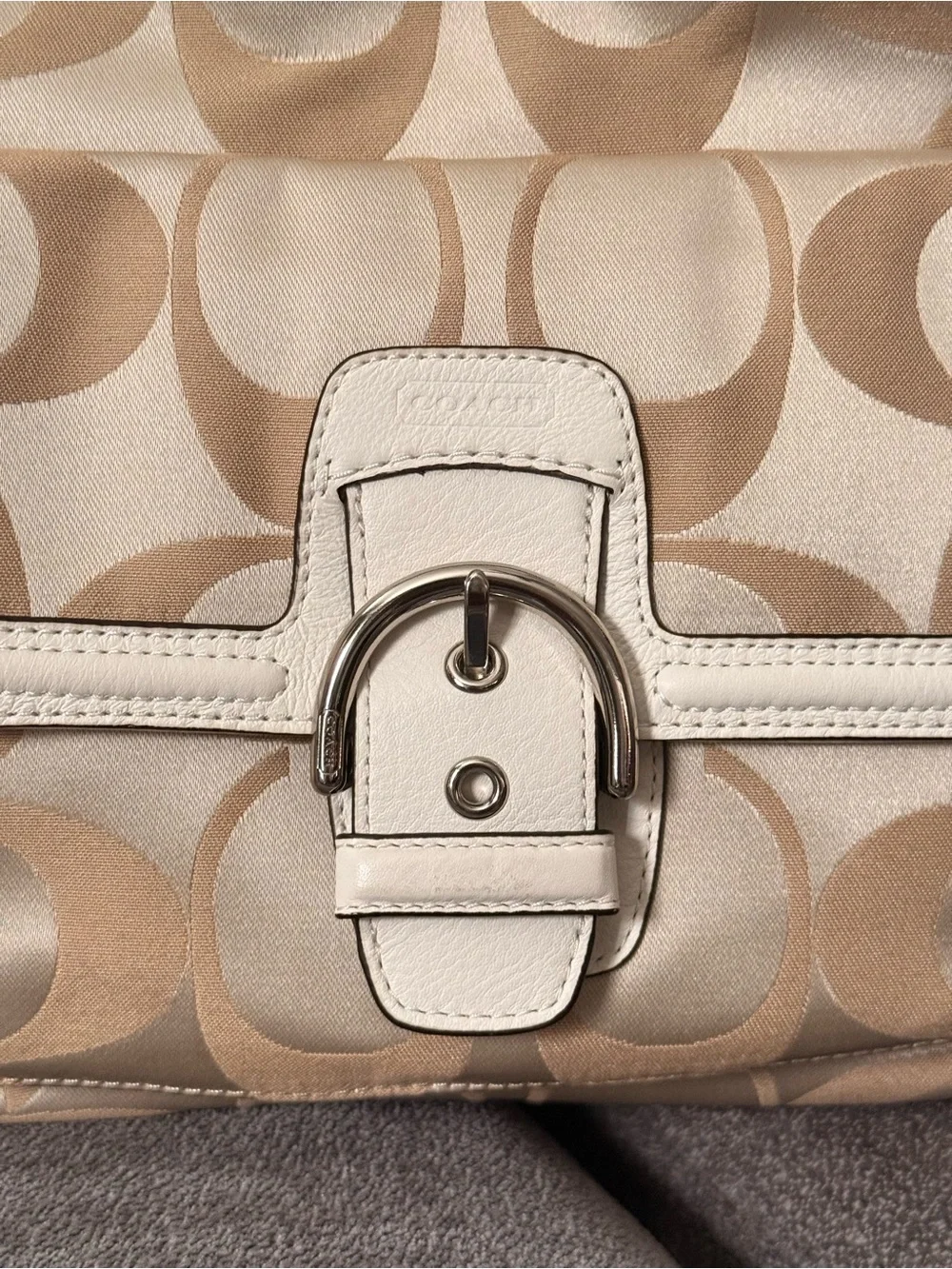Coach signature beige