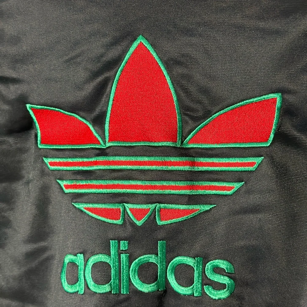 adidas vintage trefoil