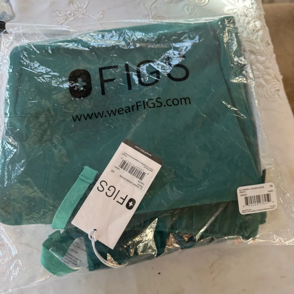 Figs men’s small