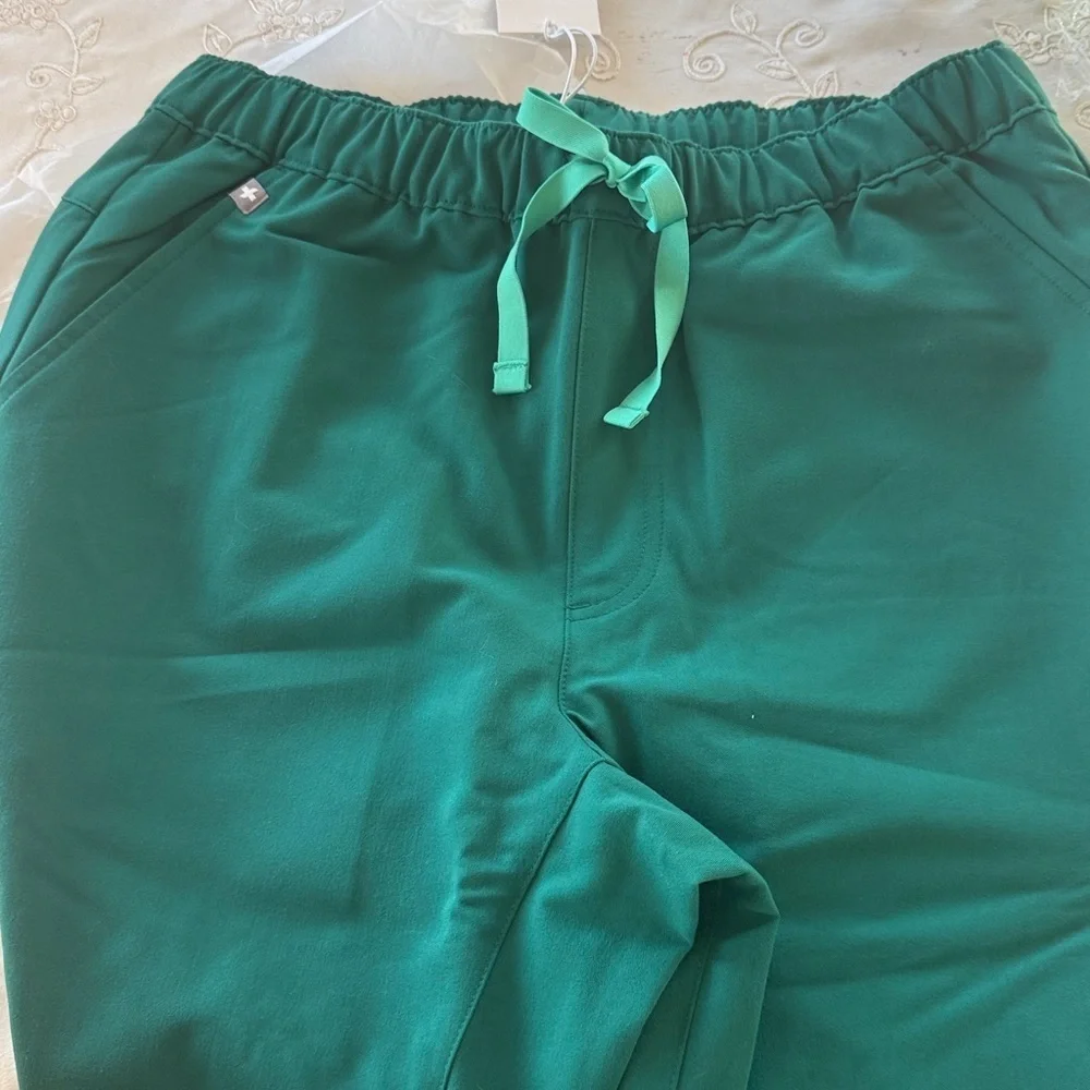 Figs men’s small