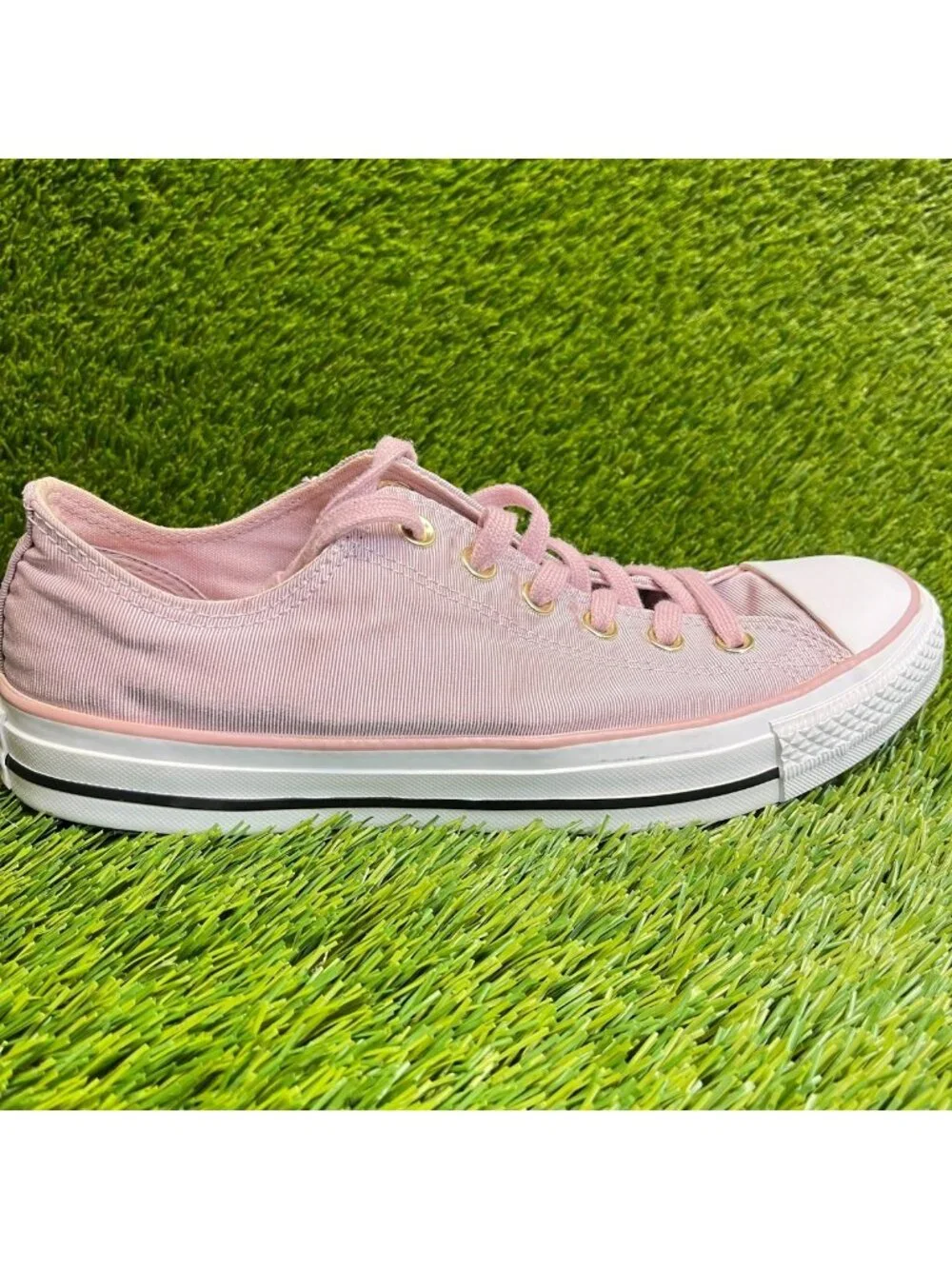 Converse Chuck Taylor All Star Low Womens Size 10 Pink Athletic Shoes Sneakers