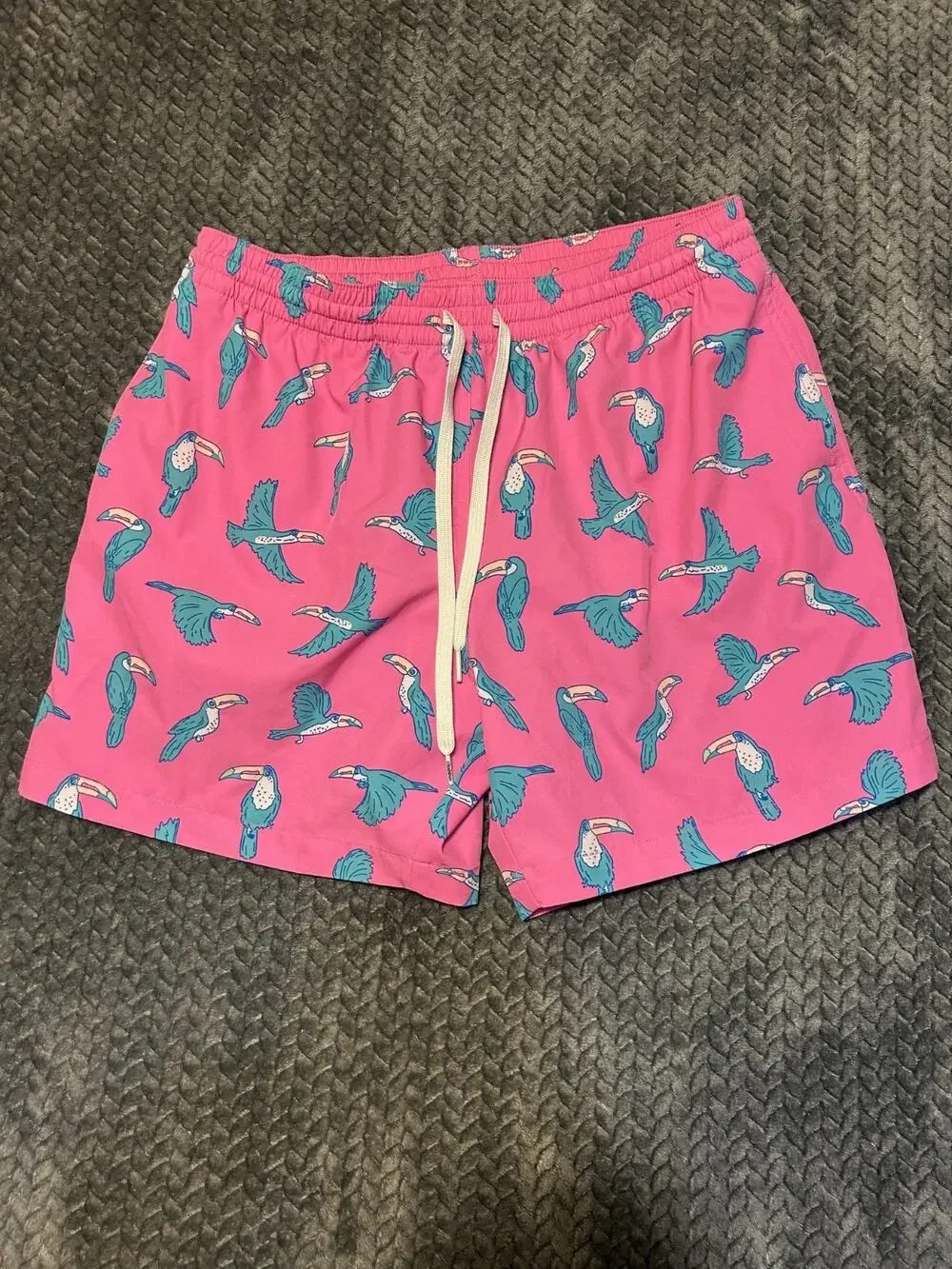 Chubbies Swim Trunks Men's XL Pink Toucan Print Mesh Lined Surfing Drawstring