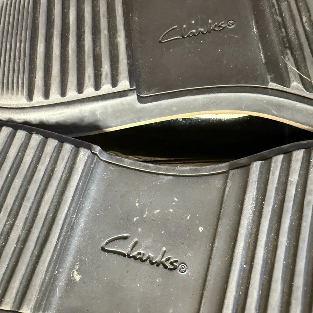 Clarks elegant black