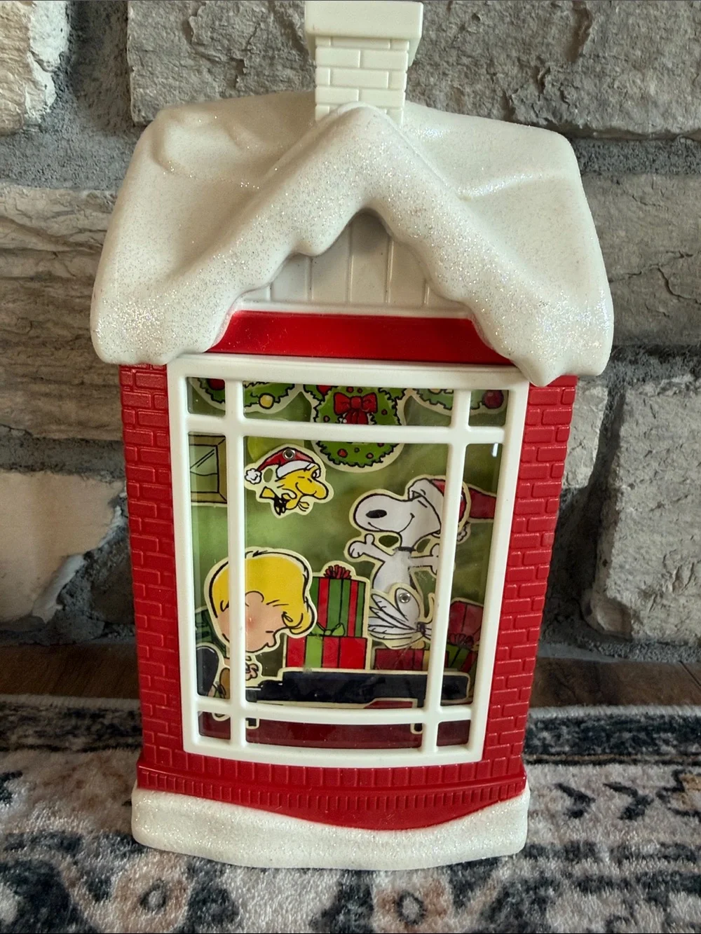 Peanuts Holiday Light-Up House Figurine - Christmas songs 🎶