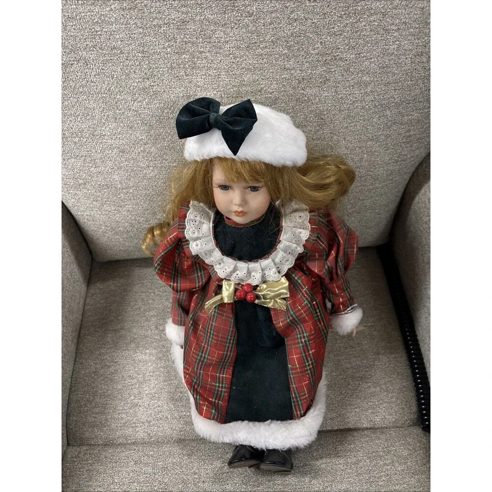 Camelot Joy Porcelain Doll – Blonde Hair – Holiday Outfit – Display Ready – 16 I