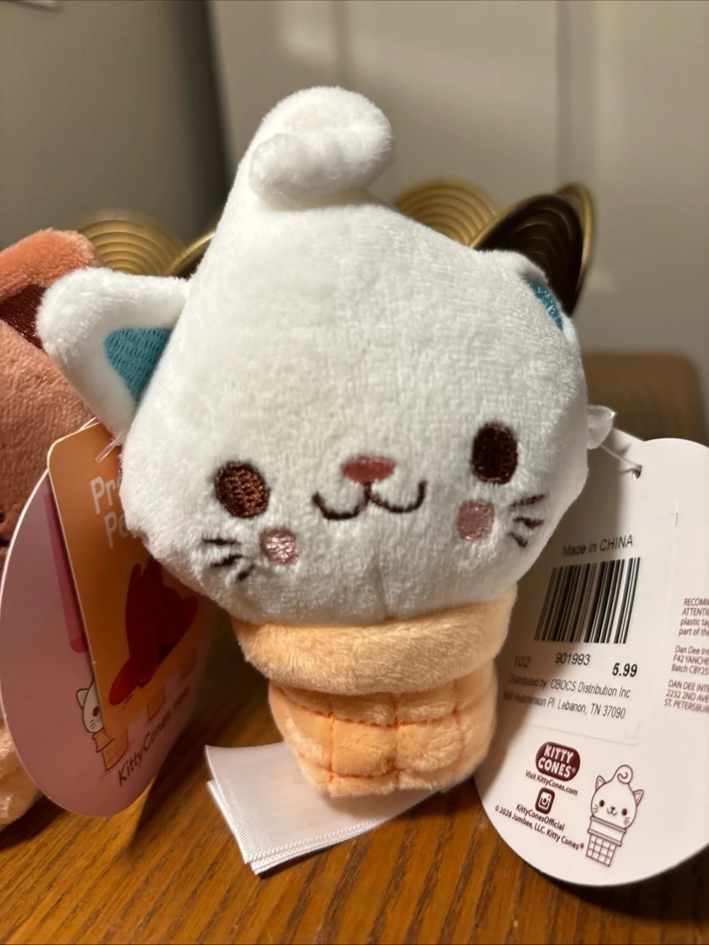 Dan Dee soft white