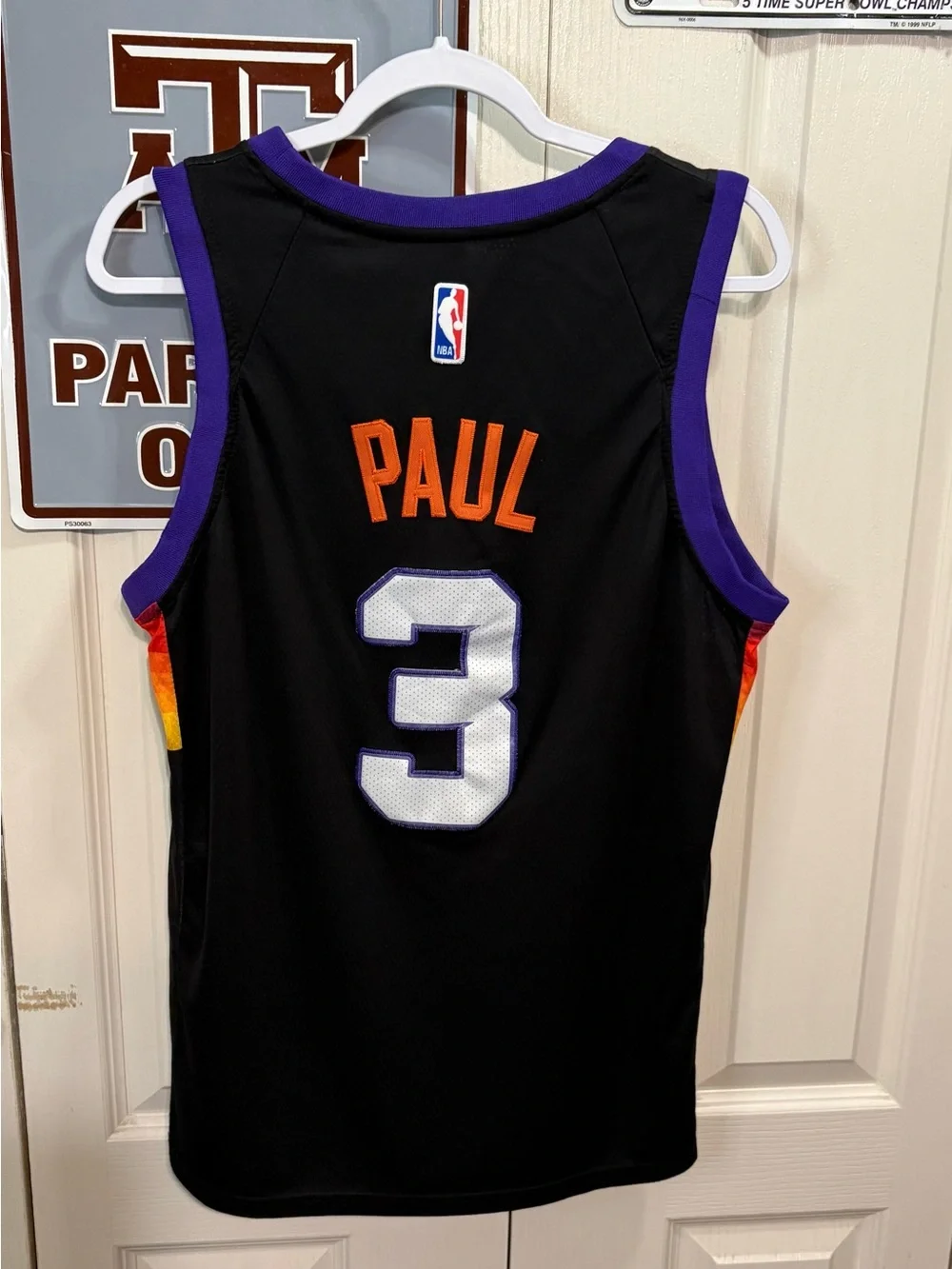 Nike pixel graphic neckline