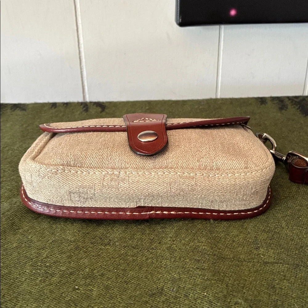 Dooney & Bourke euc beige