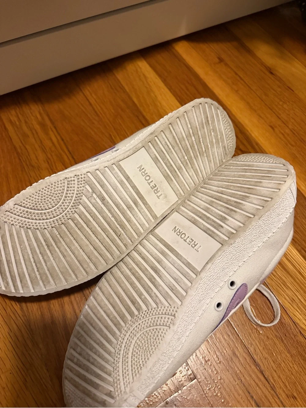 Tretorn Cream Canvas Low-Top Sneakers with Lavender Accents