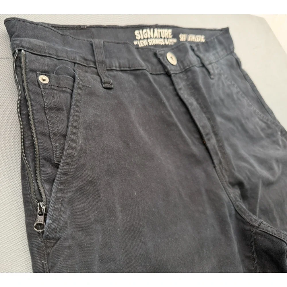 Levis signature by