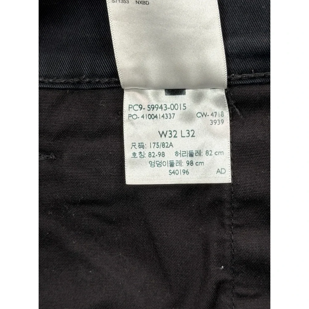 Levis signature by