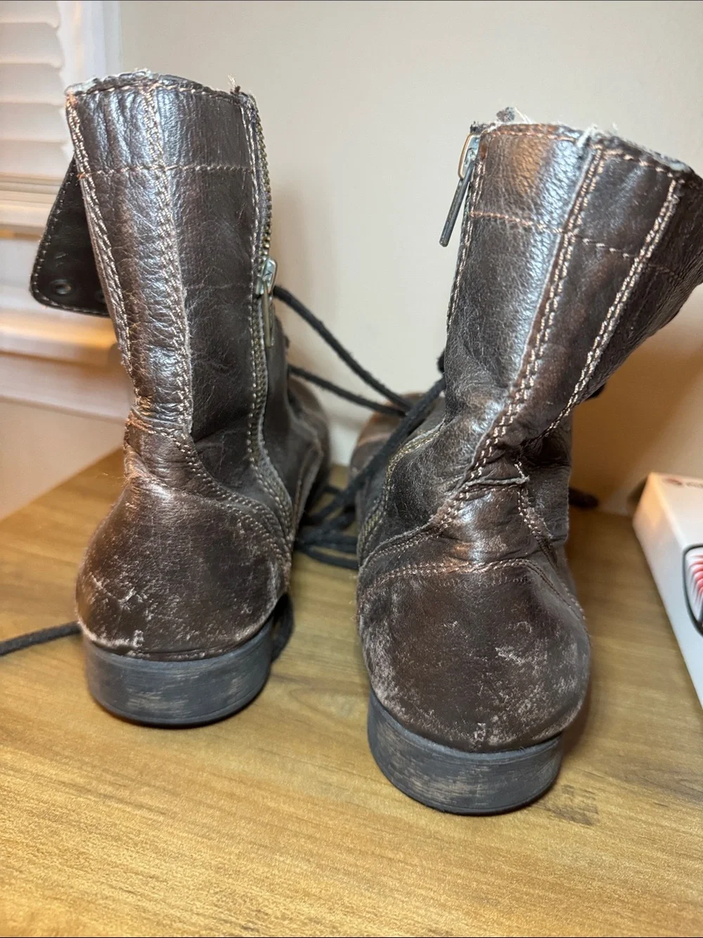 Steve Madden lace “troopa”