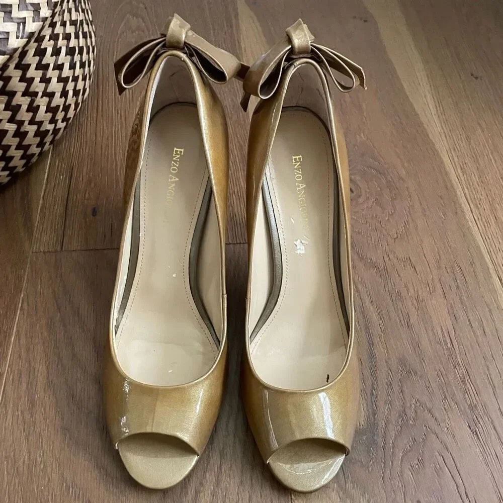 Enzo Angiolini Eamistle Natural Nude Champagne Patent Leather Peep Toe Heels Bow