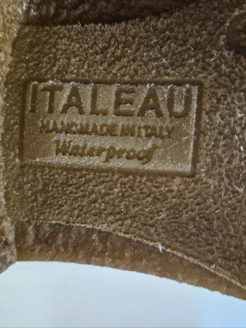 Italeau foliana waterproof