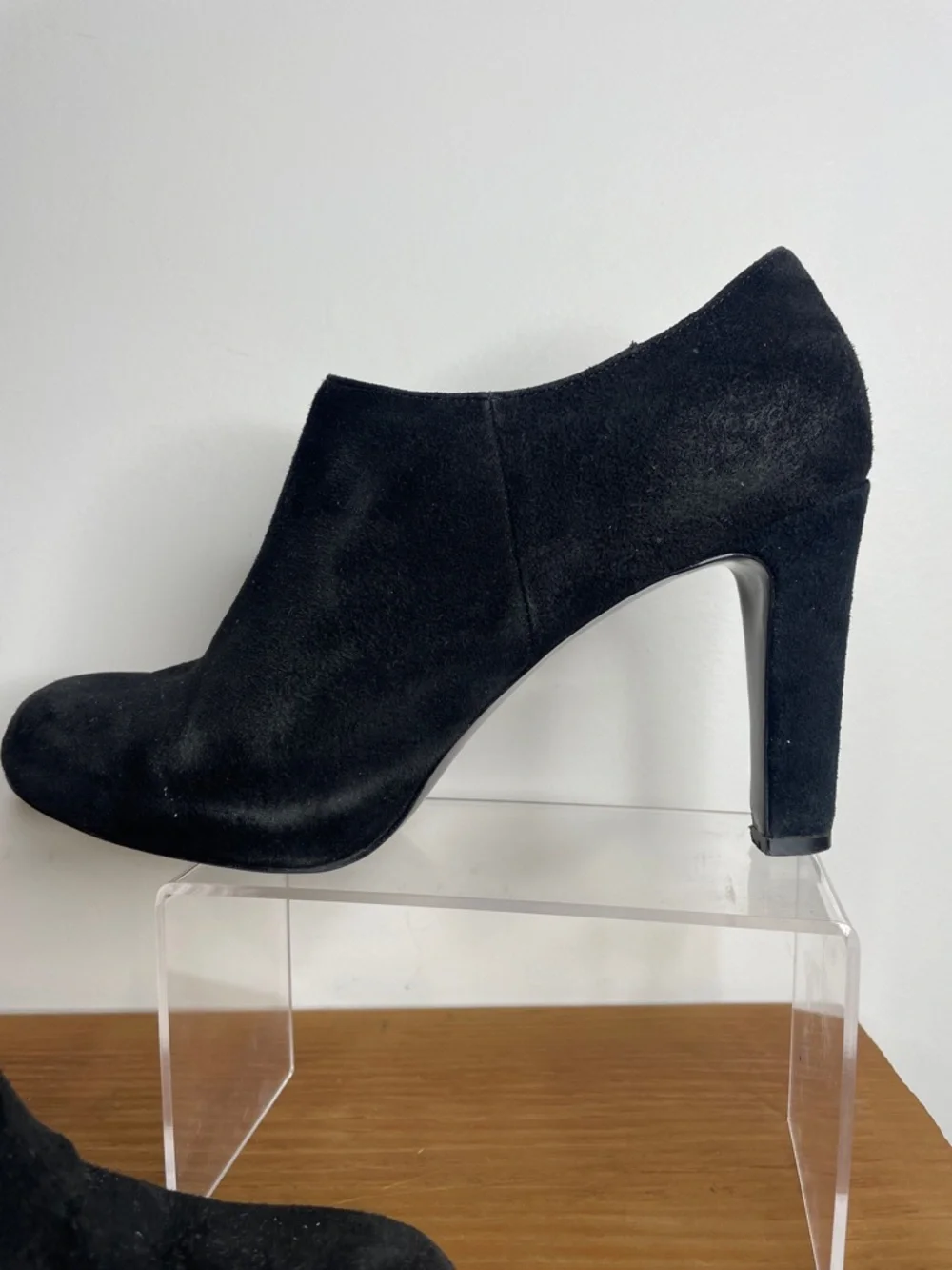 🍉 Tahari Black Suede High Heel Booties