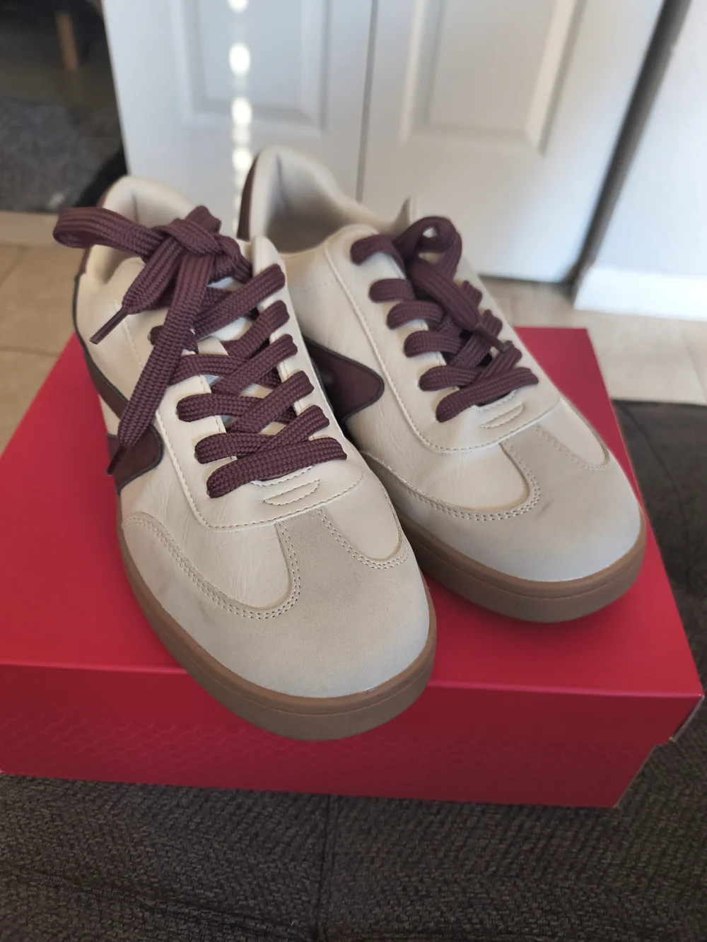 Woman'sCasual Leather Sneakers in Cream and Burgundy