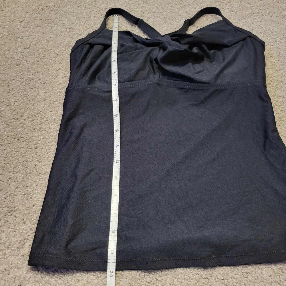 Athleta twist up