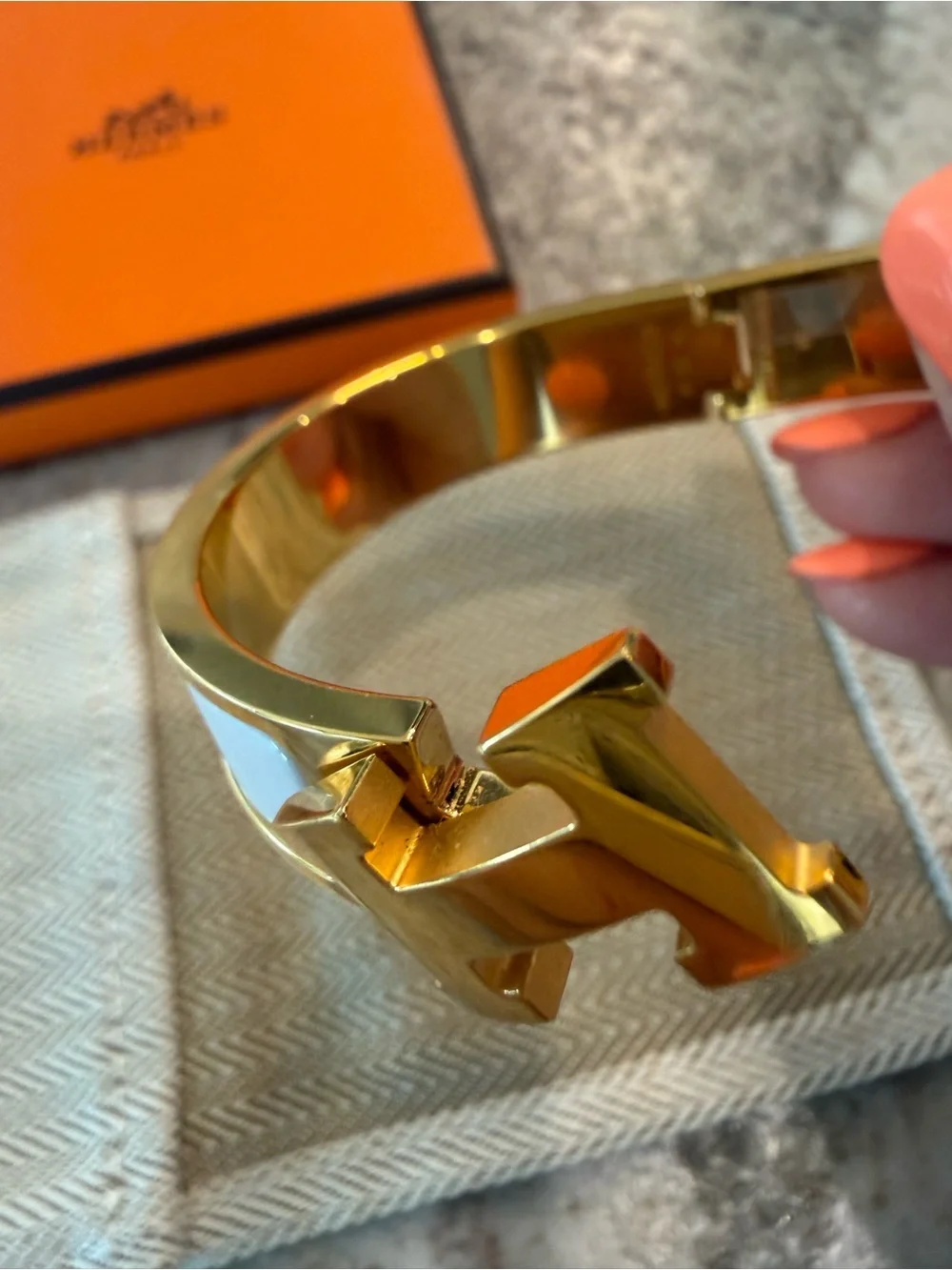 Hermes hermés hinged