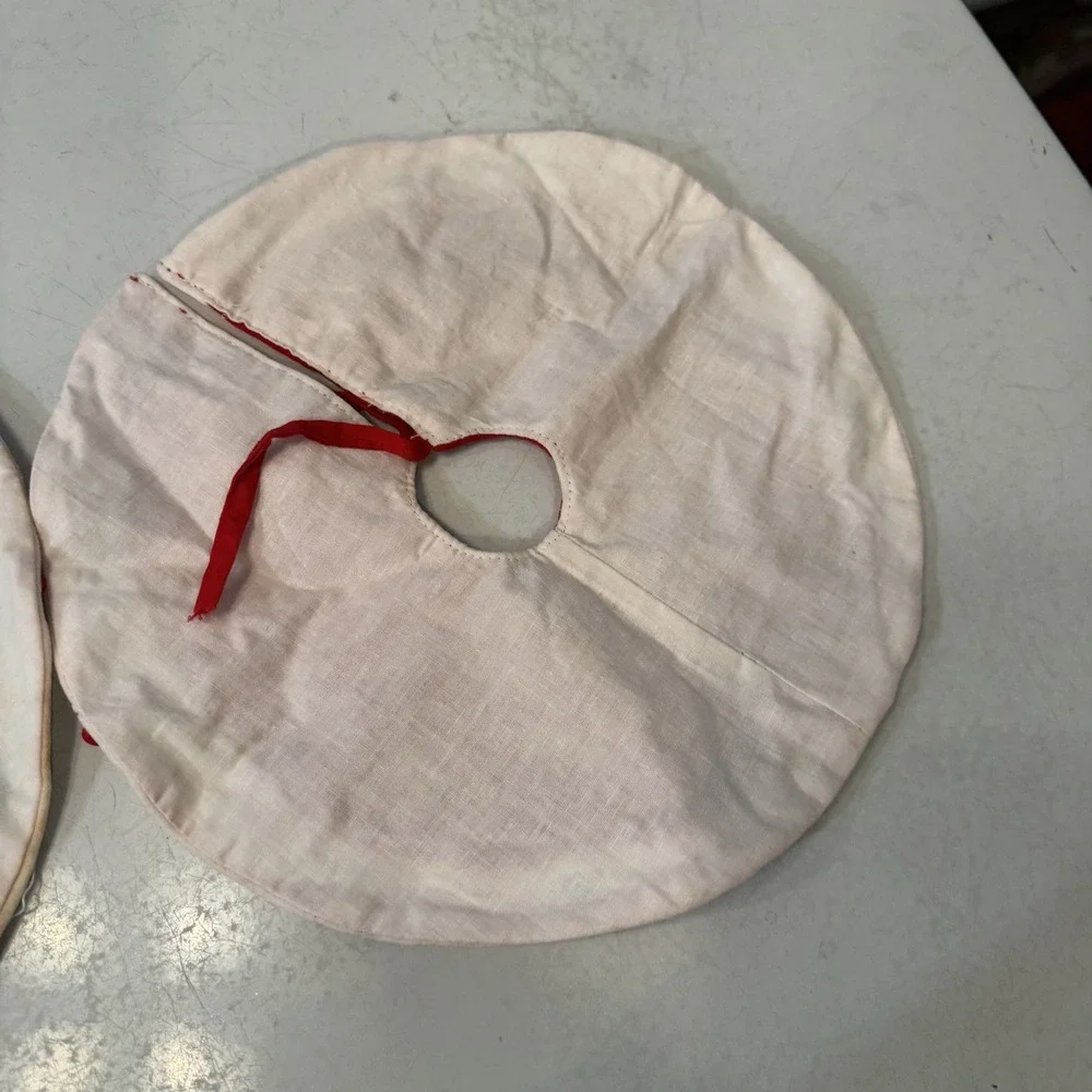 2 Mini Christmas‎ Tree Skirt with Felt Appliqued Holly Berries
