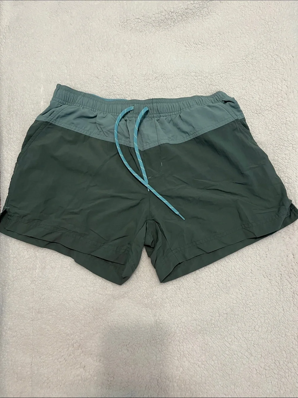 Columbia Two-Tone Green Athletic Shorts