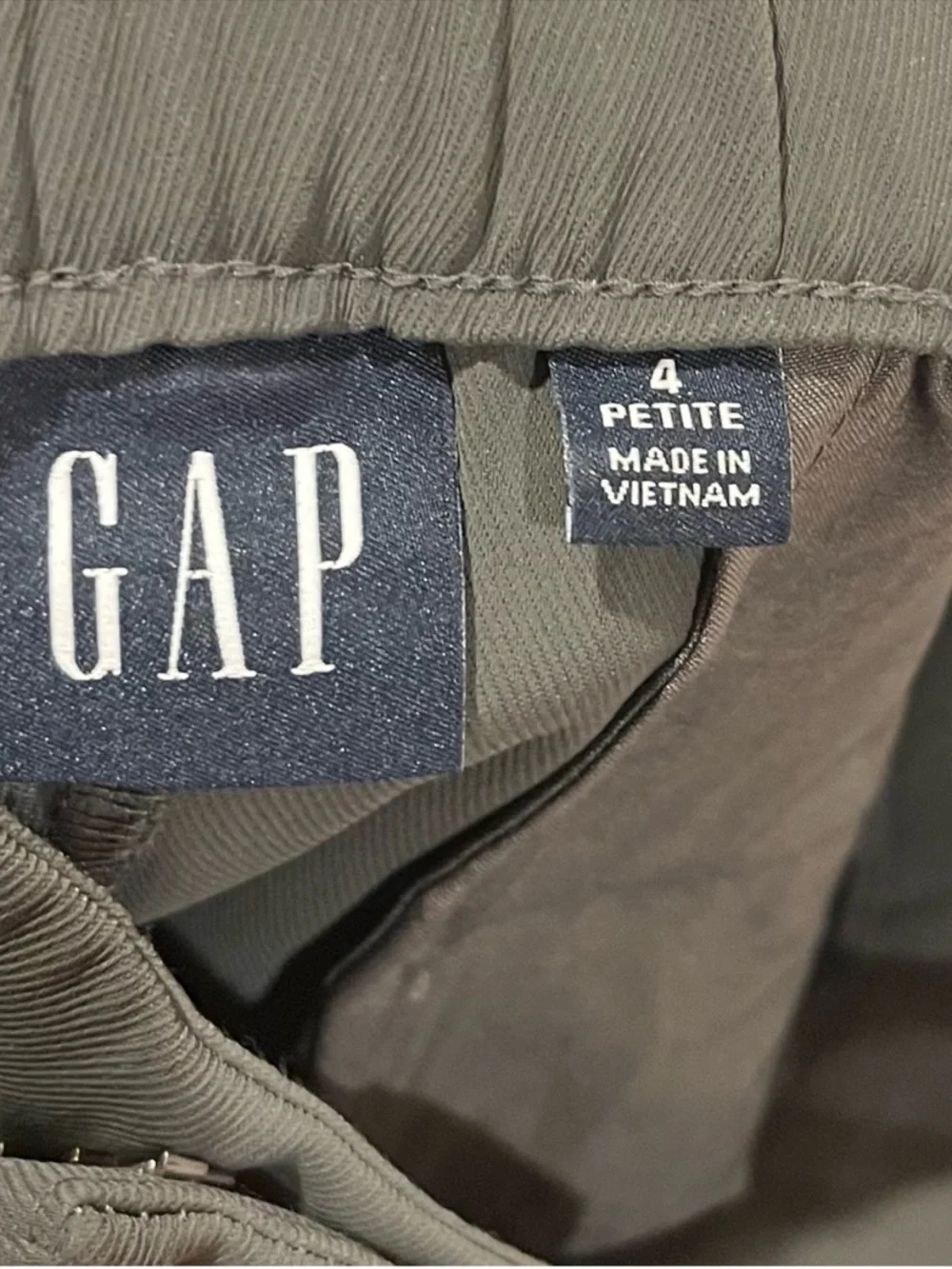 GAP- Wide Leg High-Rise Pants in Dark Gray. Size: 4 Petite