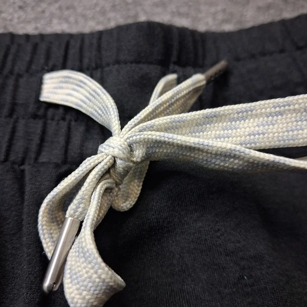 Vuori performance joggers