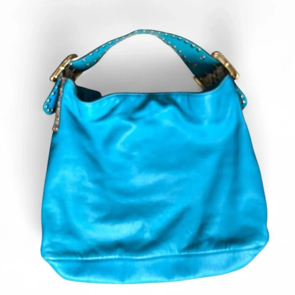 Be & D tote provided