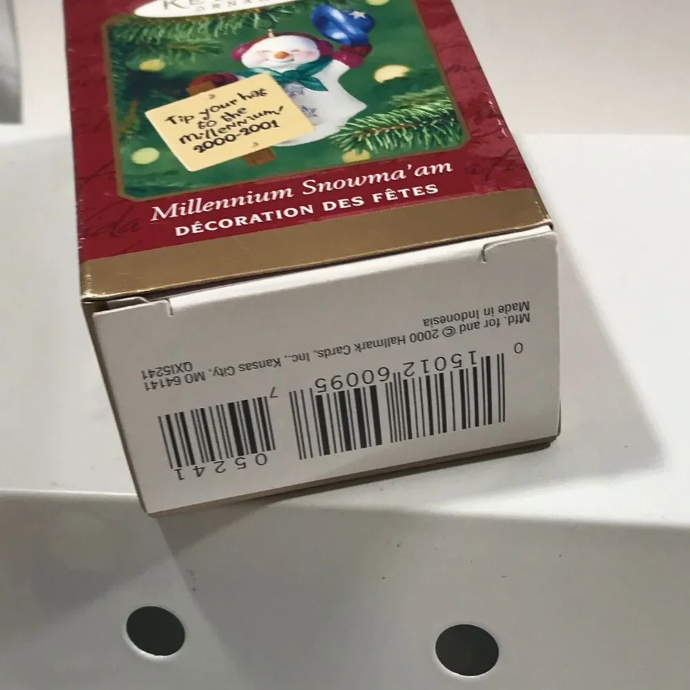 Millennium Snowma'am 2000 Hallmark Keepsake Mini Ornament Snowman 1 3/4